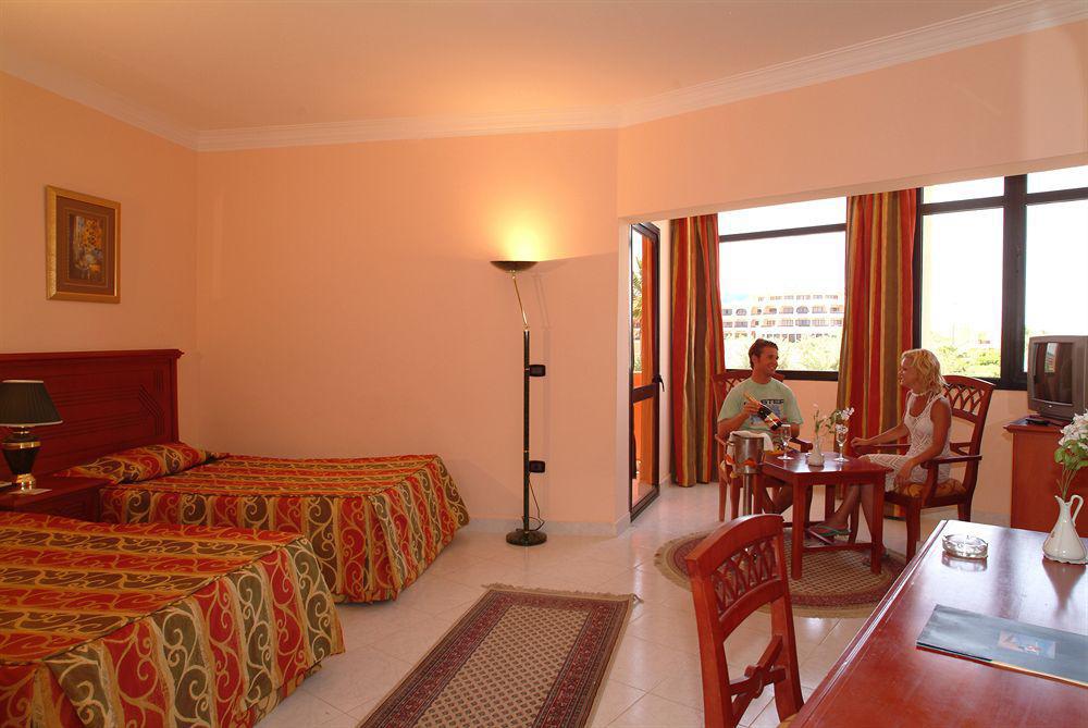 Golden 5 Diamond Beach Hotel & Resort Hurghada Chambre photo